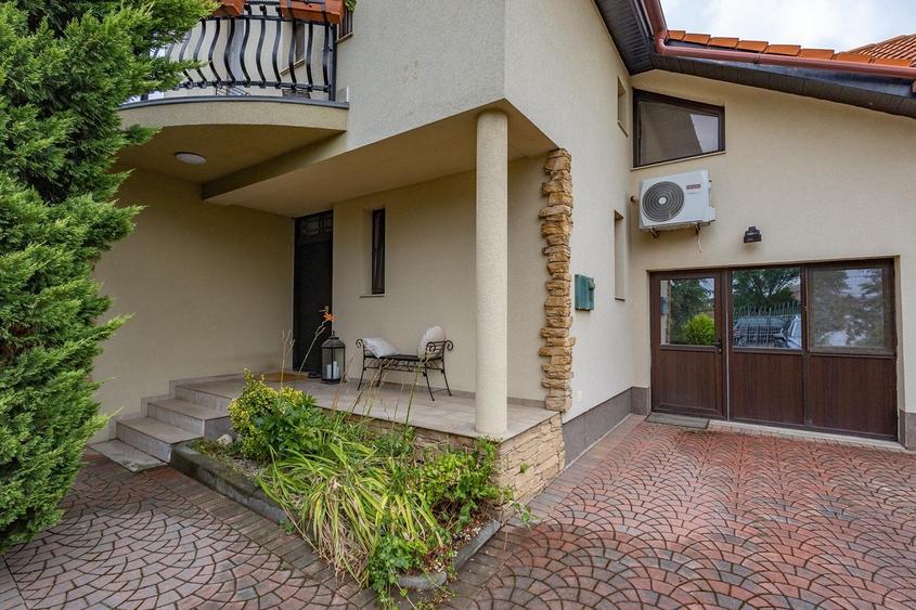 Vila cu doua fronturi si gradina matura, rezidenta sau investitie - 18