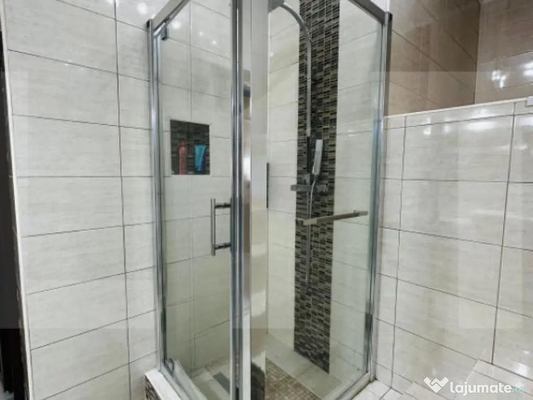 Casa spatioasa cu 5 dormitoare, doua bucatarii si teren de 1 - 9