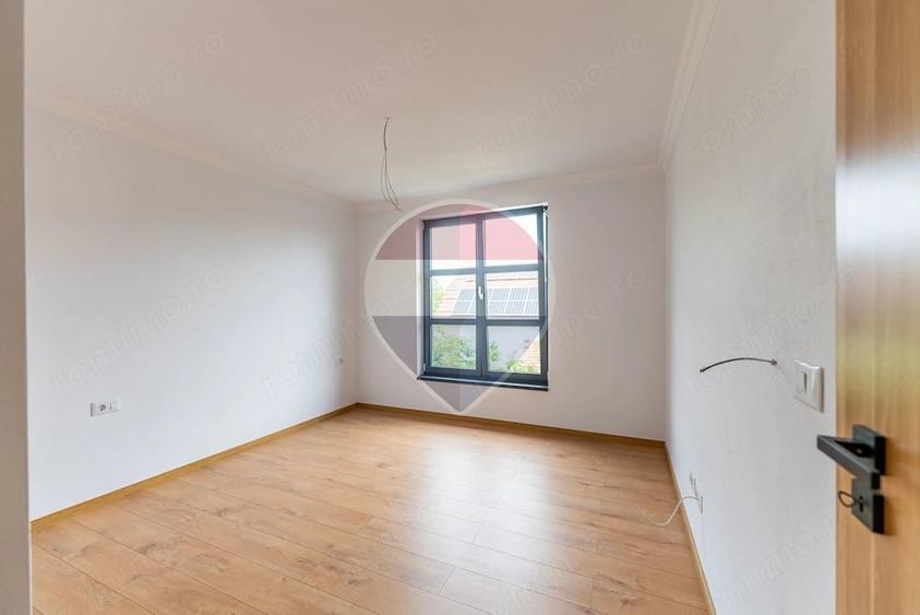 Casă cu 4 camere cu Teren 230 Mp în Pârneava