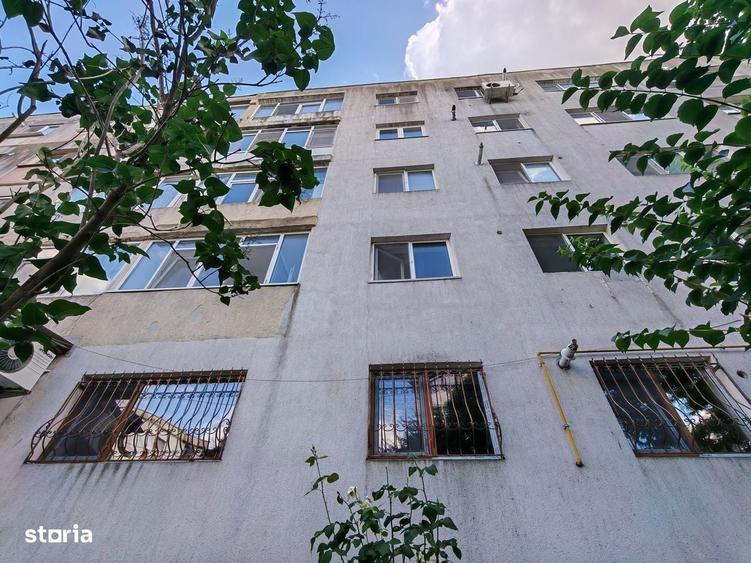 Apartament cu 2 camere decomandat în Casa de Cultură