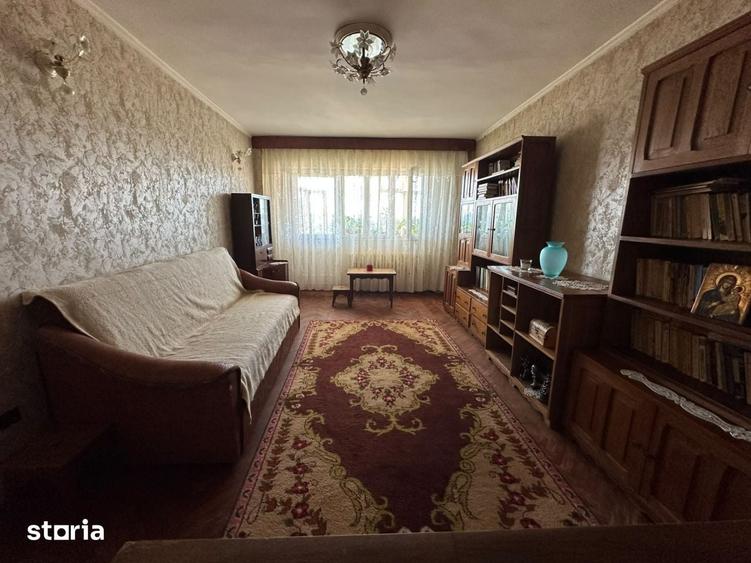 Apartament cu 3 camere decomandat în Viziru 2