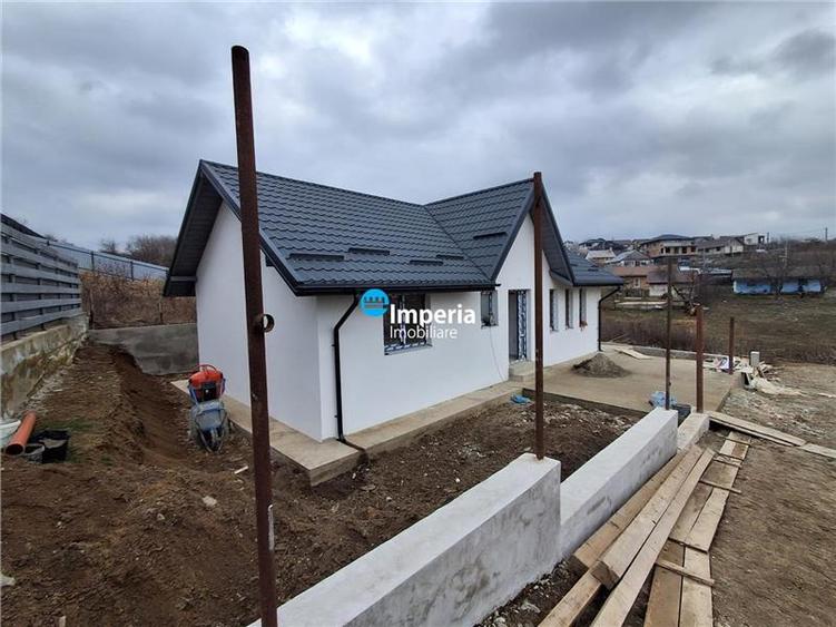 Casă individuală cu 3 camere cu Teren 300 Mp în Bucium
