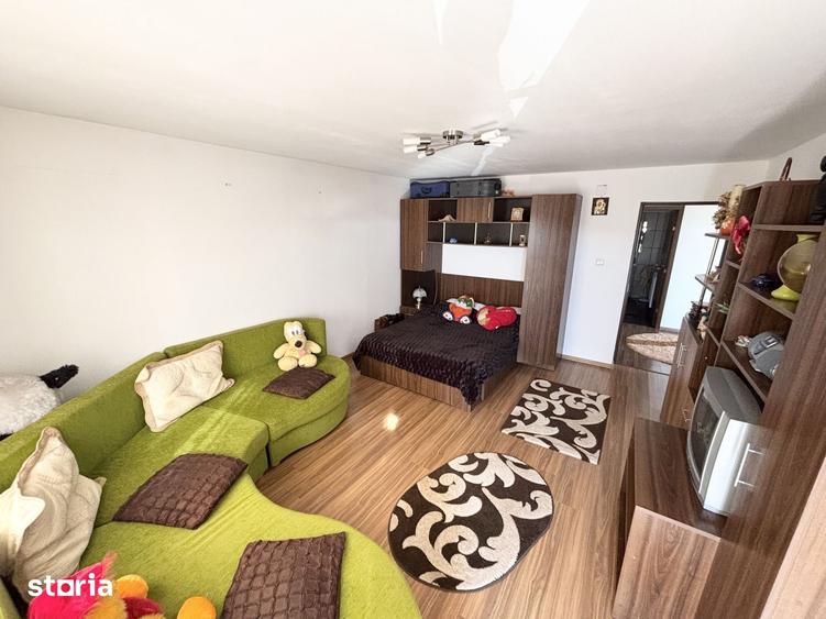 Casă cu 5 camere cu Teren 768 Mp în Poienarii Burchii