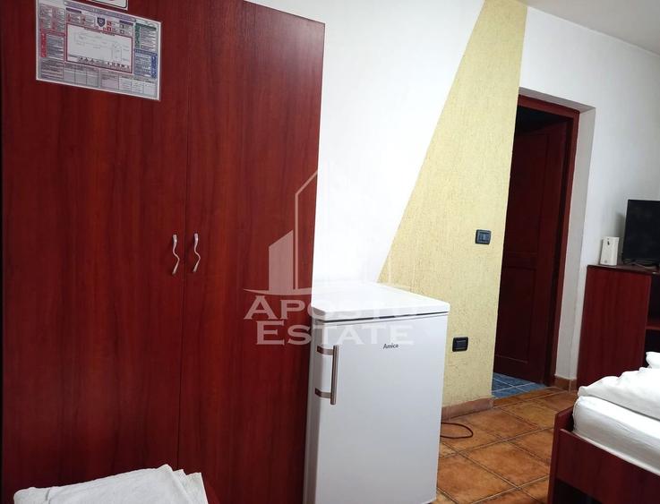 Casă individuală cu 20 camere cu Canalizare în Central