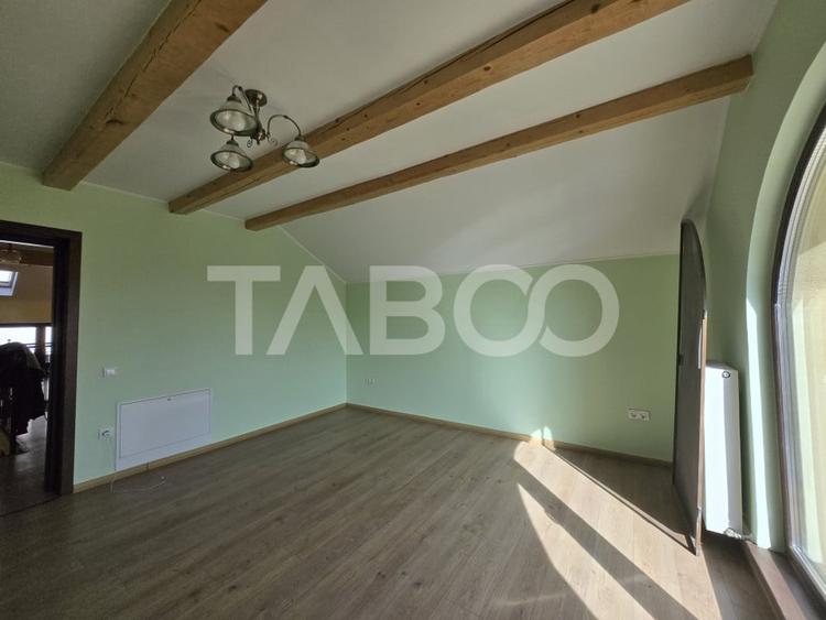Duplex cu 5 camere cu Canalizare în Tineretului