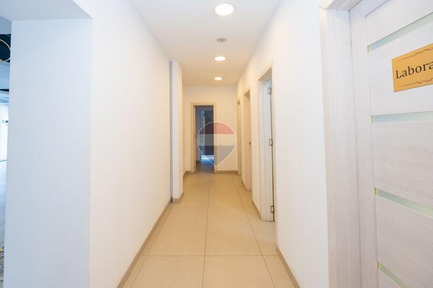 Spațiu comercial, de 193.94999694824 mp, în Central
