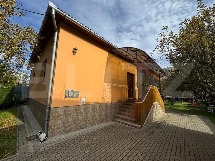 Casă individuală cu 6 camere cu Canalizare în Câmpeni