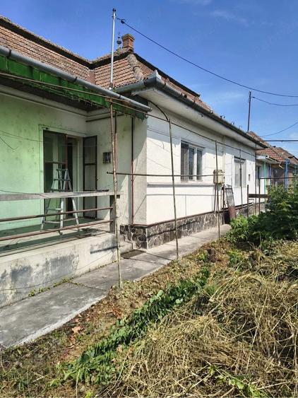 Casă cu 2 camere cu Teren 270 Mp în Central