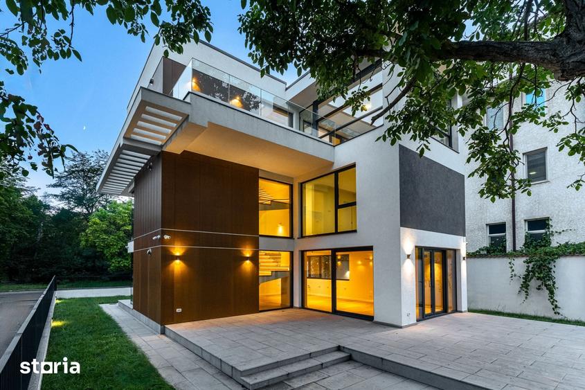 Casă cu 6 camere cu Teren 432 Mp în Băneasa
