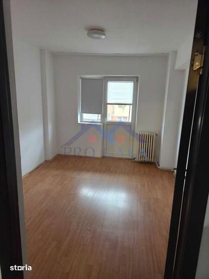 Apartament cu 3 camere decomandat, mobilat în Cetate