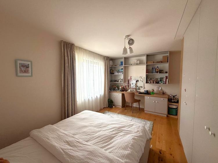 Apartament cu 4 camere în Iancu Nicolae