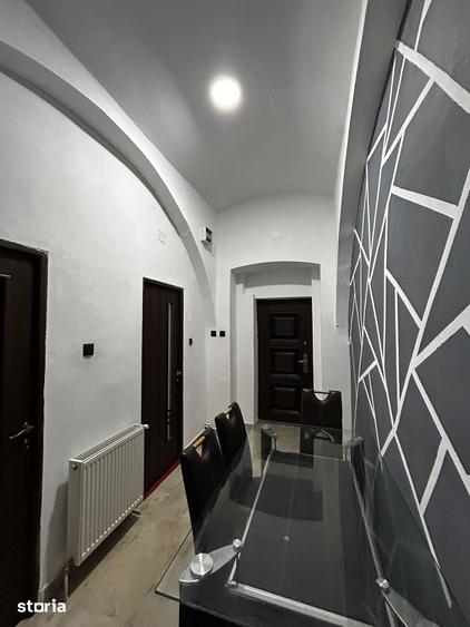 Apartament cu 3 camere, mobilat în Boul Roșu