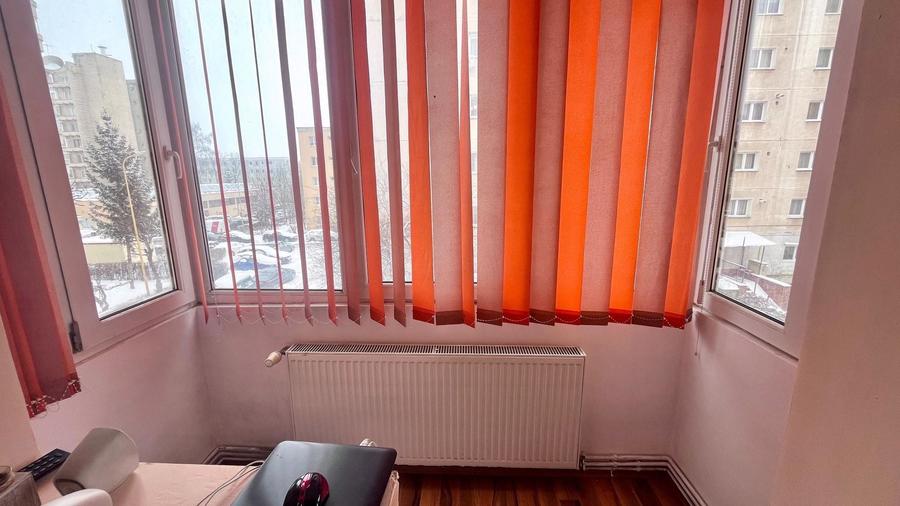 Apartament cu 3 camere semidecomandat în Vlahuță