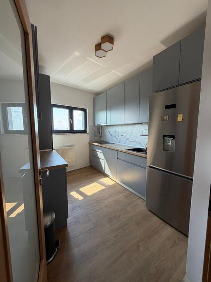 Apartament cu 3 camere decomandat, mobilat în Doamna Ghica