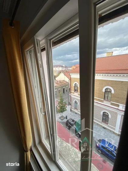 Apartament cu 3 camere, mobilat în Central