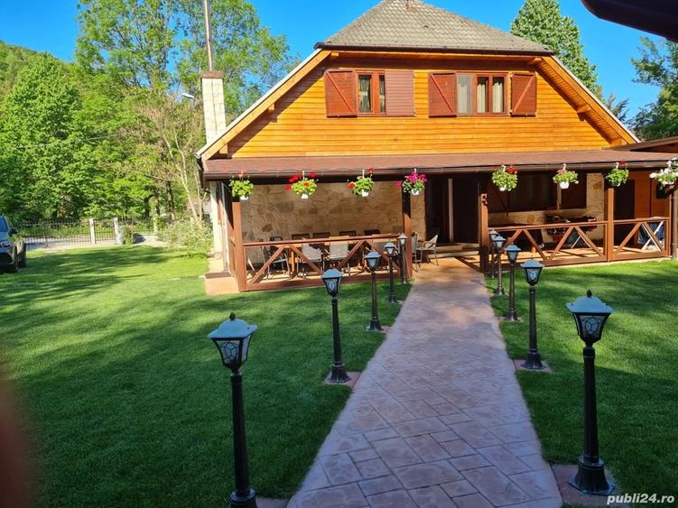 Casă cu 6 camere cu Teren 1000 Mp în Marga