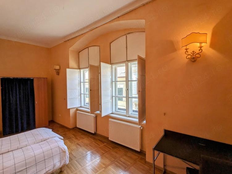 Apartament cu 3 camere semidecomandat în Central