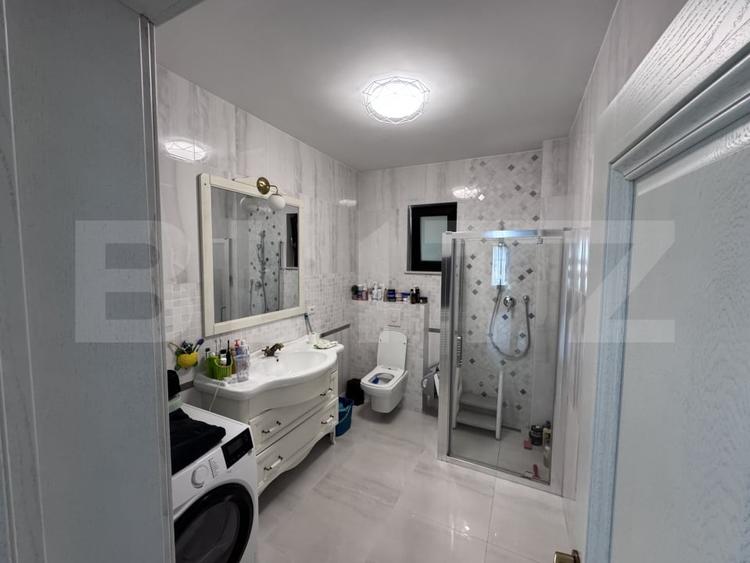 Casă individuală cu 5 camere cu Canalizare în Vest