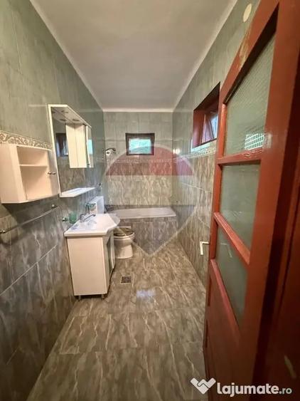 Casă cu 4 camere cu Teren 7700 Mp în Breb