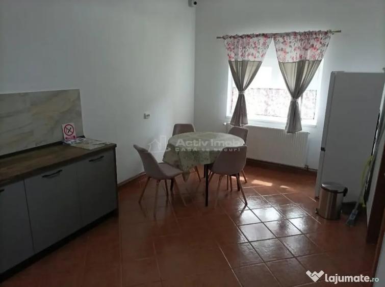 Casă cu 11 camere cu Teren 980 Mp în Central