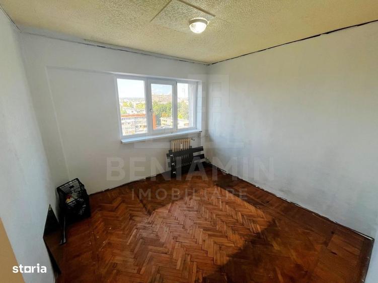 Apartament cu 4 camere semidecomandat în Calea București