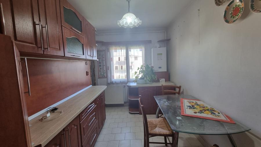 Apartament cu 2 camere decomandat în Micro 17