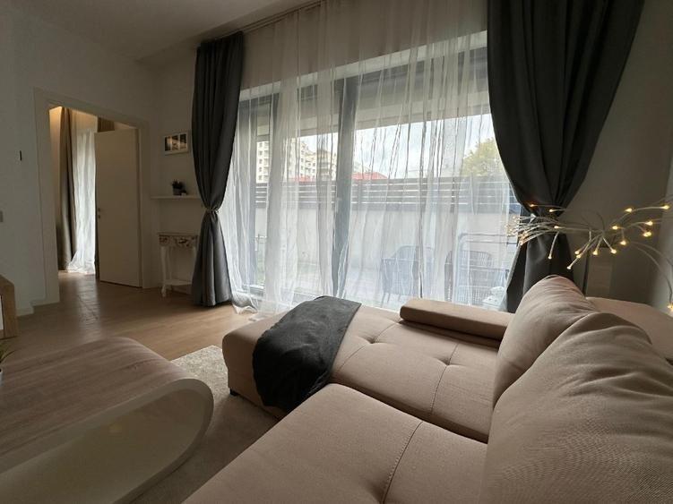 Apartament cu 3 camere semidecomandat în Floreasca