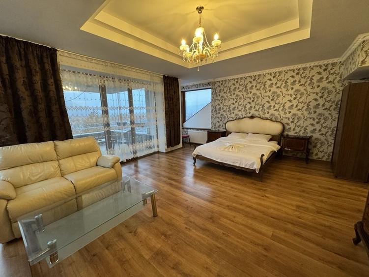 Casă cu 8 camere cu Teren 220 Mp în Central