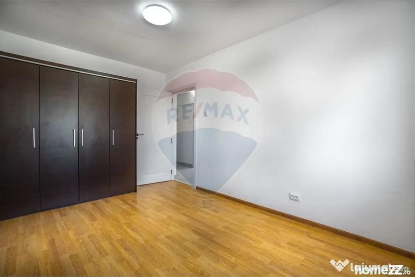 Apartament cu 4 camere decomandat în Răcădău