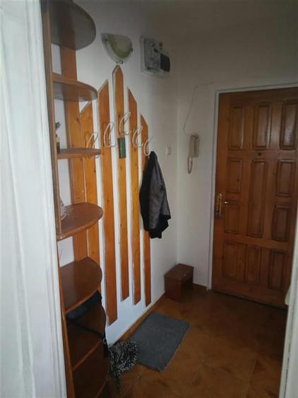 Apartament cu 2 camere semidecomandat, mobilat în Dacia