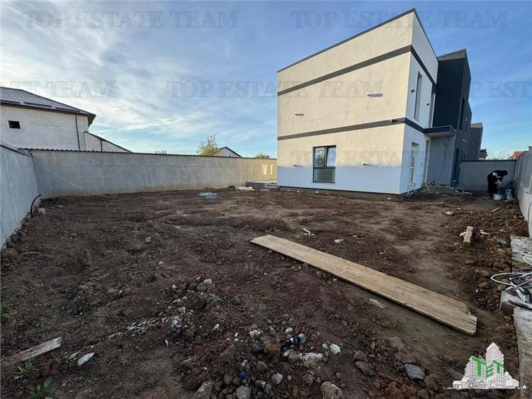 Casă individuală cu 4 camere cu Canalizare în Malu Mare