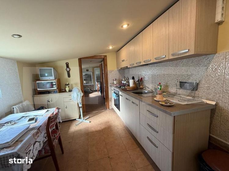 Casă cu 6 camere cu Teren 748 Mp în Cârcea