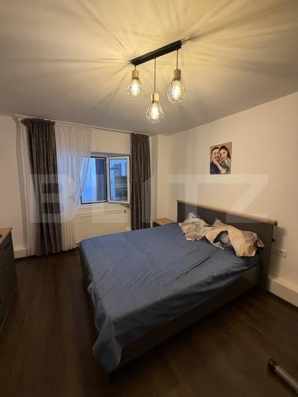 Apartament cu 4 camere decomandat, mobilat în