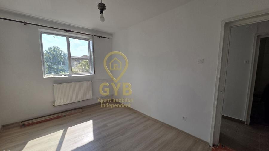 Garsonieră decomandată în Rogerius