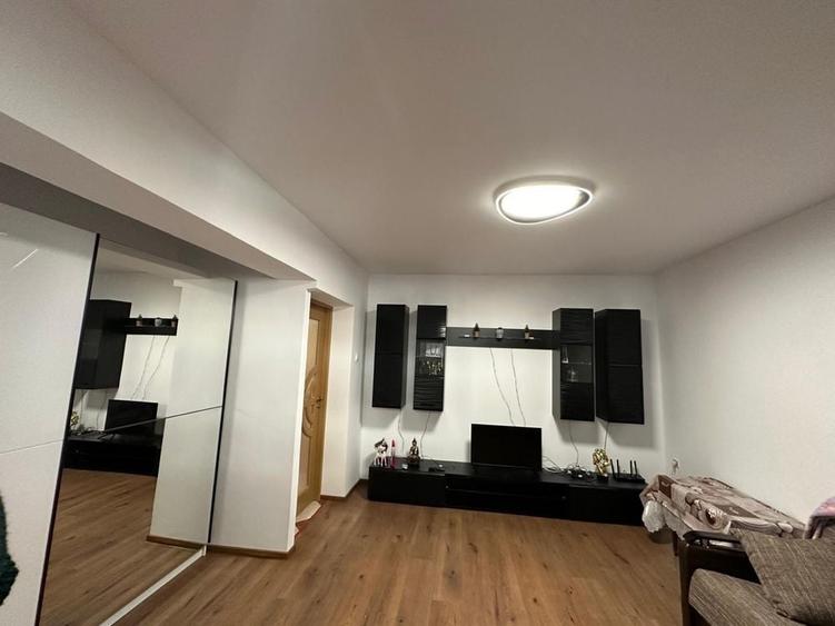 Apartament cu 2 camere decomandat în Micro 20