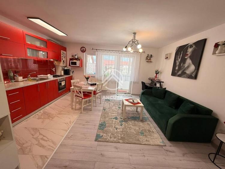 Apartament cu 2 camere semidecomandat în Tăuți