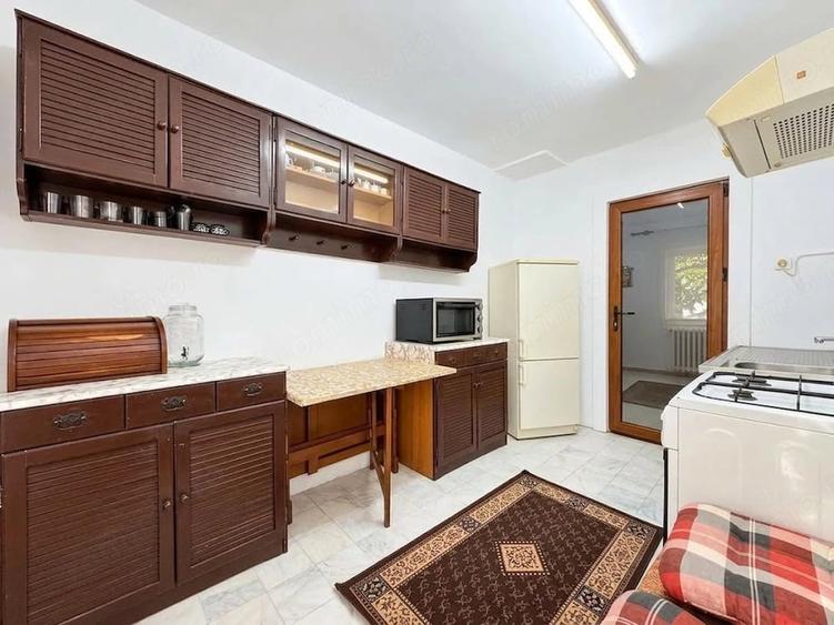 Apartament cu 3 camere decomandat în Girocului