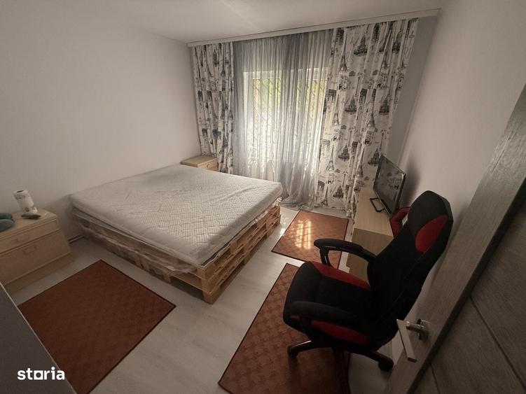 Apartament cu 4 camere în Micro 3