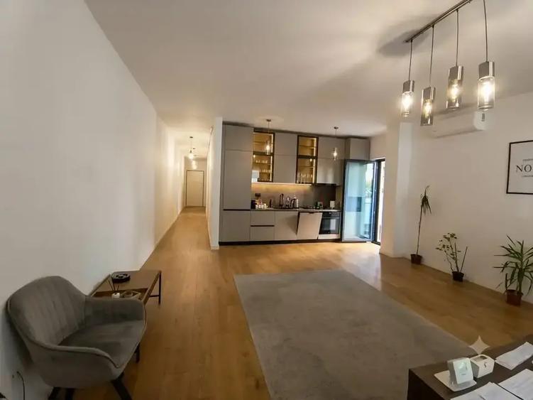 Apartament cu 3 camere decomandat, mobilat în Iancu Nicolae
