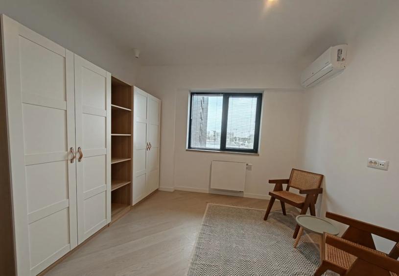 Apartament cu 3 camere semidecomandat, mobilat în Pipera