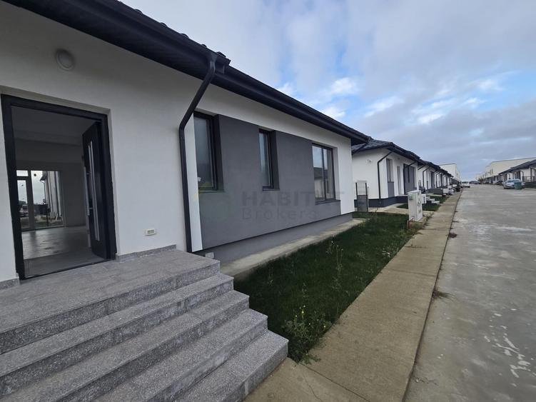 Casă individuală cu 4 camere cu Canalizare în Tunari