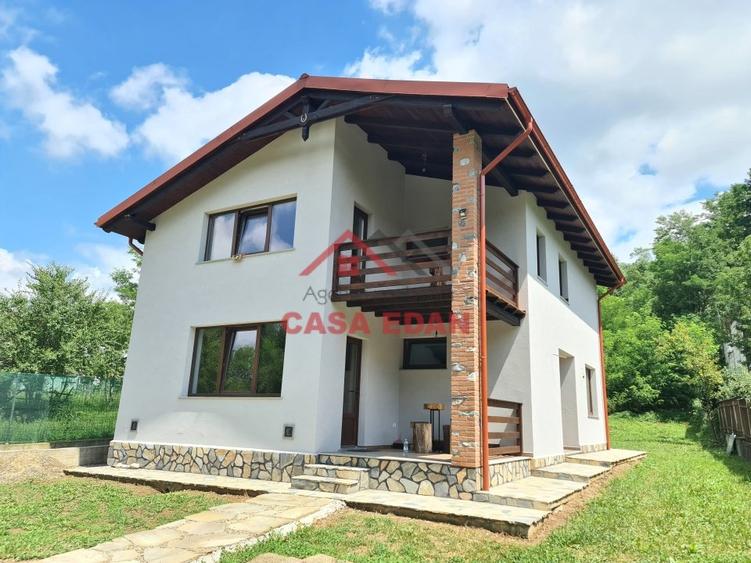 Casă individuală cu 5 camere cu Teren 2142 Mp în Aluniș