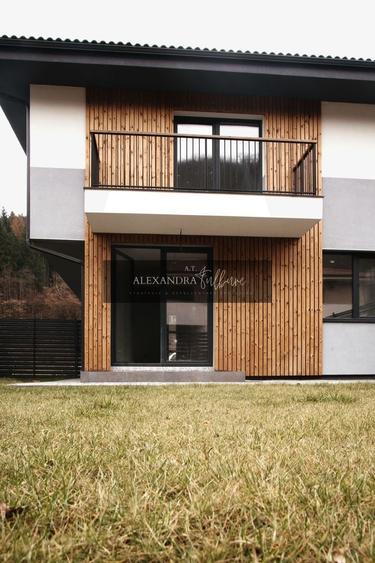Duplex cu 4 camere cu Canalizare în Florești