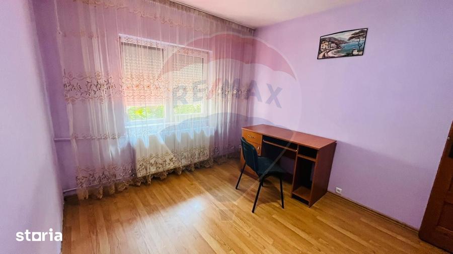 Apartament cu 3 camere, mobilat în Decebal