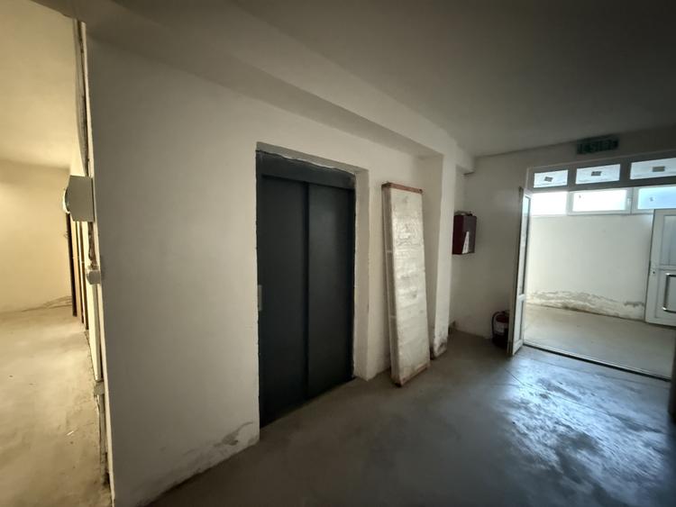 Spațiu comercial, de 800 mp, în Cetate