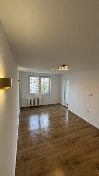 Apartament cu 3 camere decomandat în Ștefan cel Mare