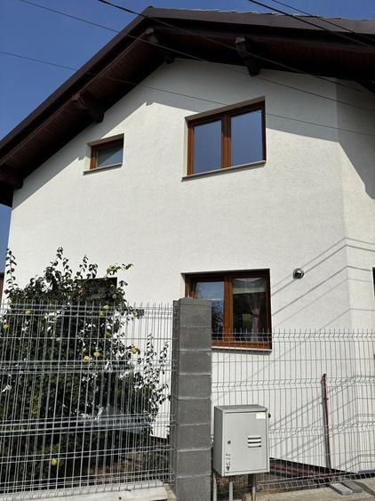 Casă cu 4 camere în Șura Mare