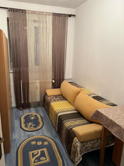 Apartament cu 3 camere semidecomandat în Rogerius