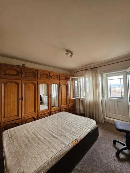 Apartament 3 camere, decomandat, 70 mp, loc de parcare - 1