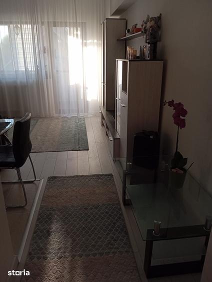 Apartament cu 3 camere decomandat în Găvana